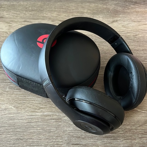 Beats Studio Wireless Headphones - Picture 1 of 3